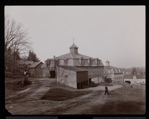 ラインクリフまたはラインベックのエドウィングールド邸の厩舎、1893-94年（銀ゼラチンプリント） 作： Byron Company